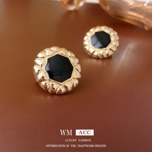 Second-hand earrings, earring accessories